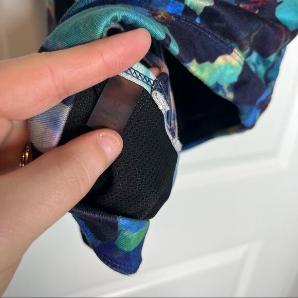 Athleta Blue Watercolor Strappy Sports Bra Size Medium - Picture 7 of 7